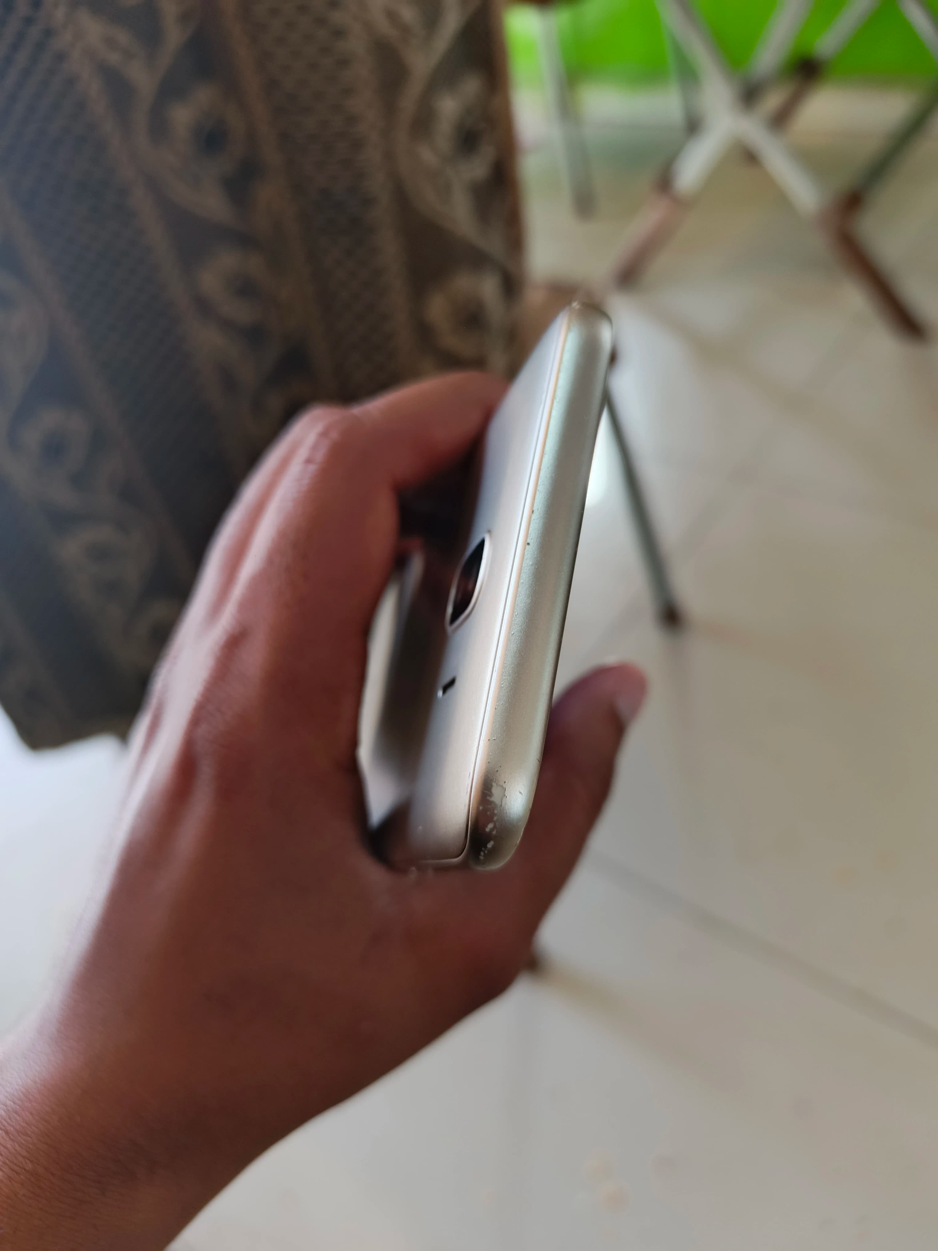 Samsung J4